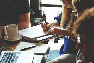 A JB Event elérhető árakon foglalkozik sajtótájékoztatók szervezésével.