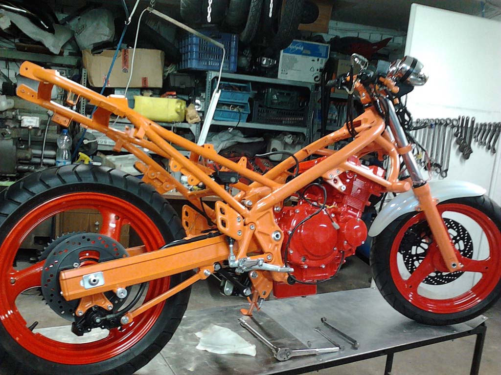 Vizsgáltassa át motorját tartós használat előtt!