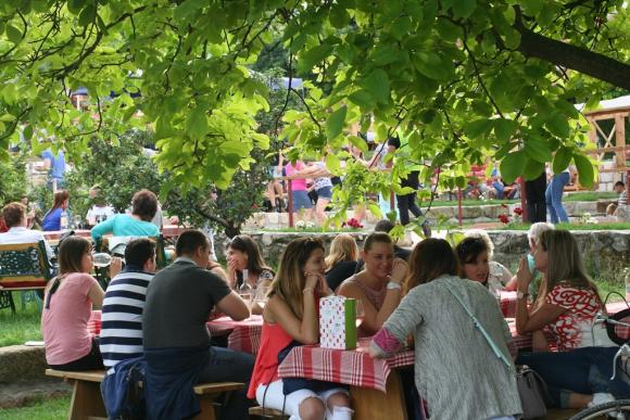 Kellemes nyári piknik a mesés Etyeken