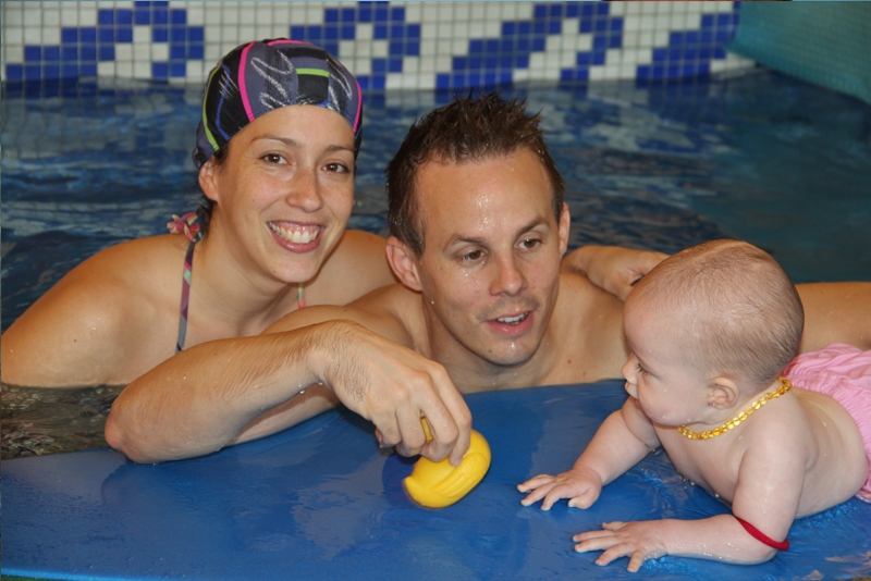 A babaúszás harmóniája Önt és kisgyermekét is elringatja Remek babaúszáson vehet részt gyermekével.