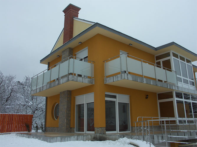 Üvegezett korlát gyártás