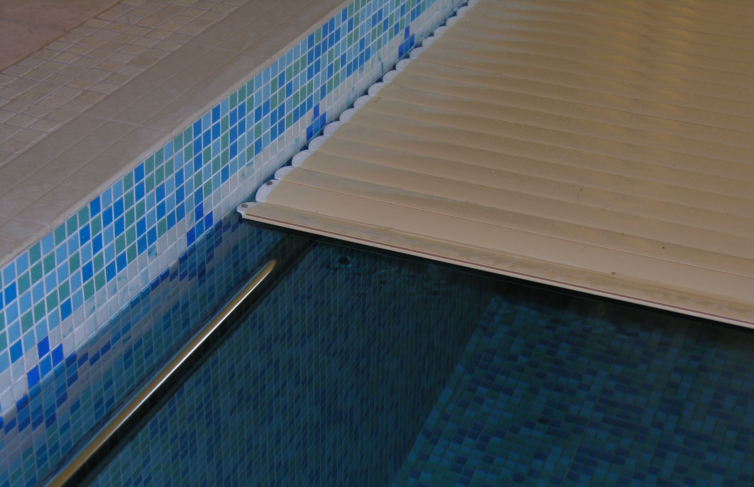 Redőnylamellás takaró, a medencetakarók csúcsa!