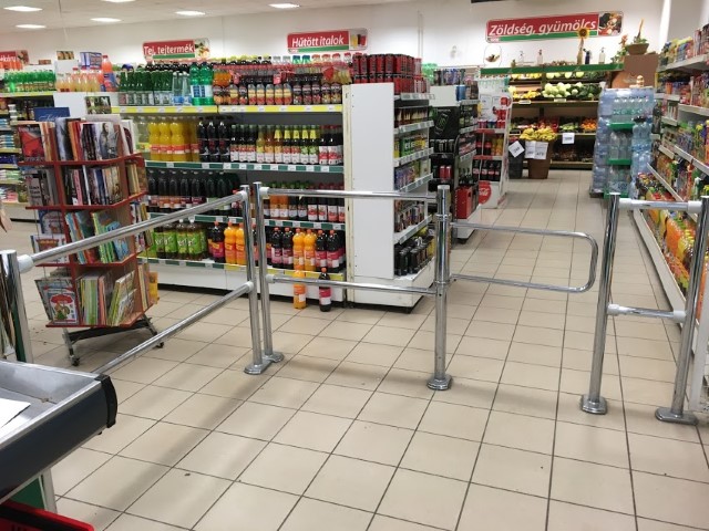 Az üzletekben használt bútorok
