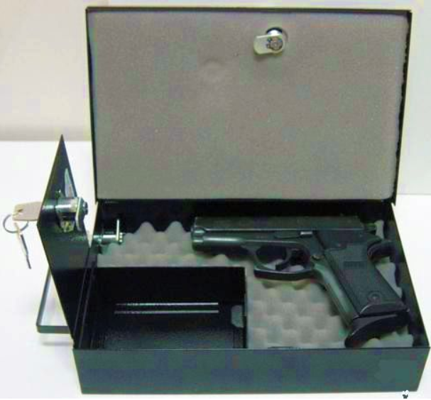 Tartsa fegyverét jól zárható fegyvertárolóban!