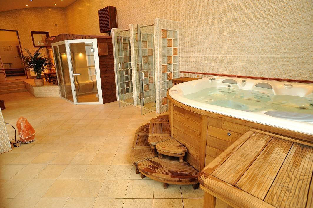 Hotel a hévízi tó partján