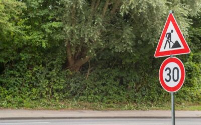 Útmutató a közlekedési tábla vásárláshoz – Mire figyeljünk 2025-ben?